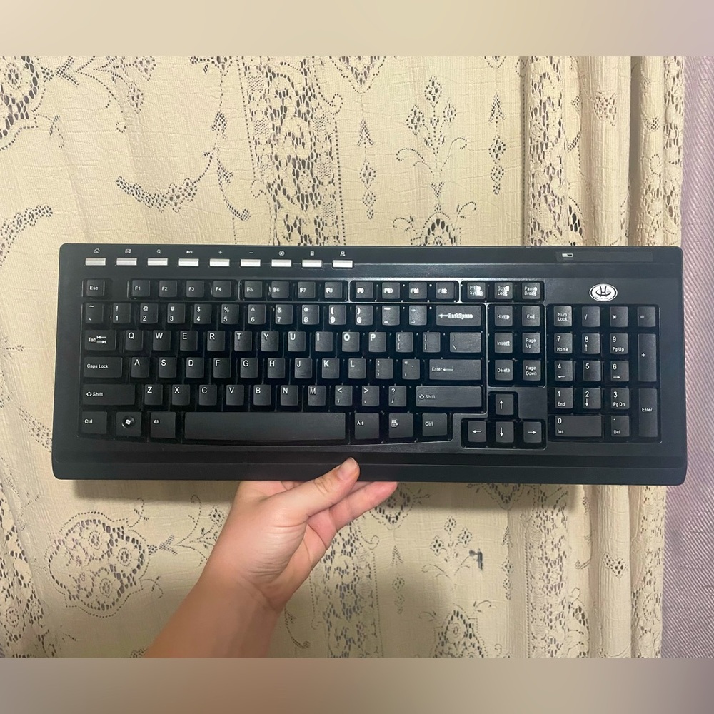Gear head: 2.4 Ghz Wireless keyboard